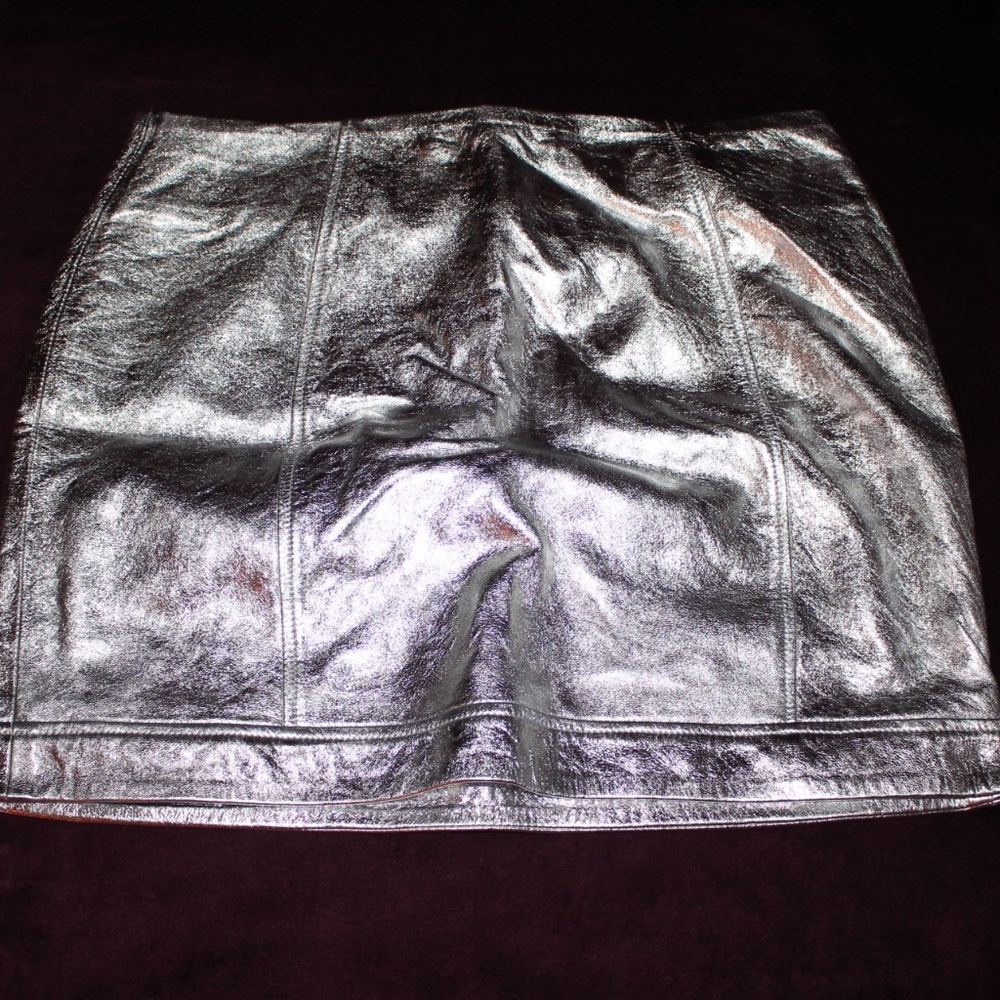 HOURS TEXURED SILVER METALLIC MINI SKIRT - Picture 3 of 6